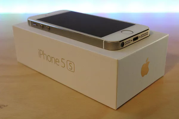 Apple  iPhone 5S 16 Гб- ---- $450USD / Samsung Galaxy  S5 LTE 16GB 2